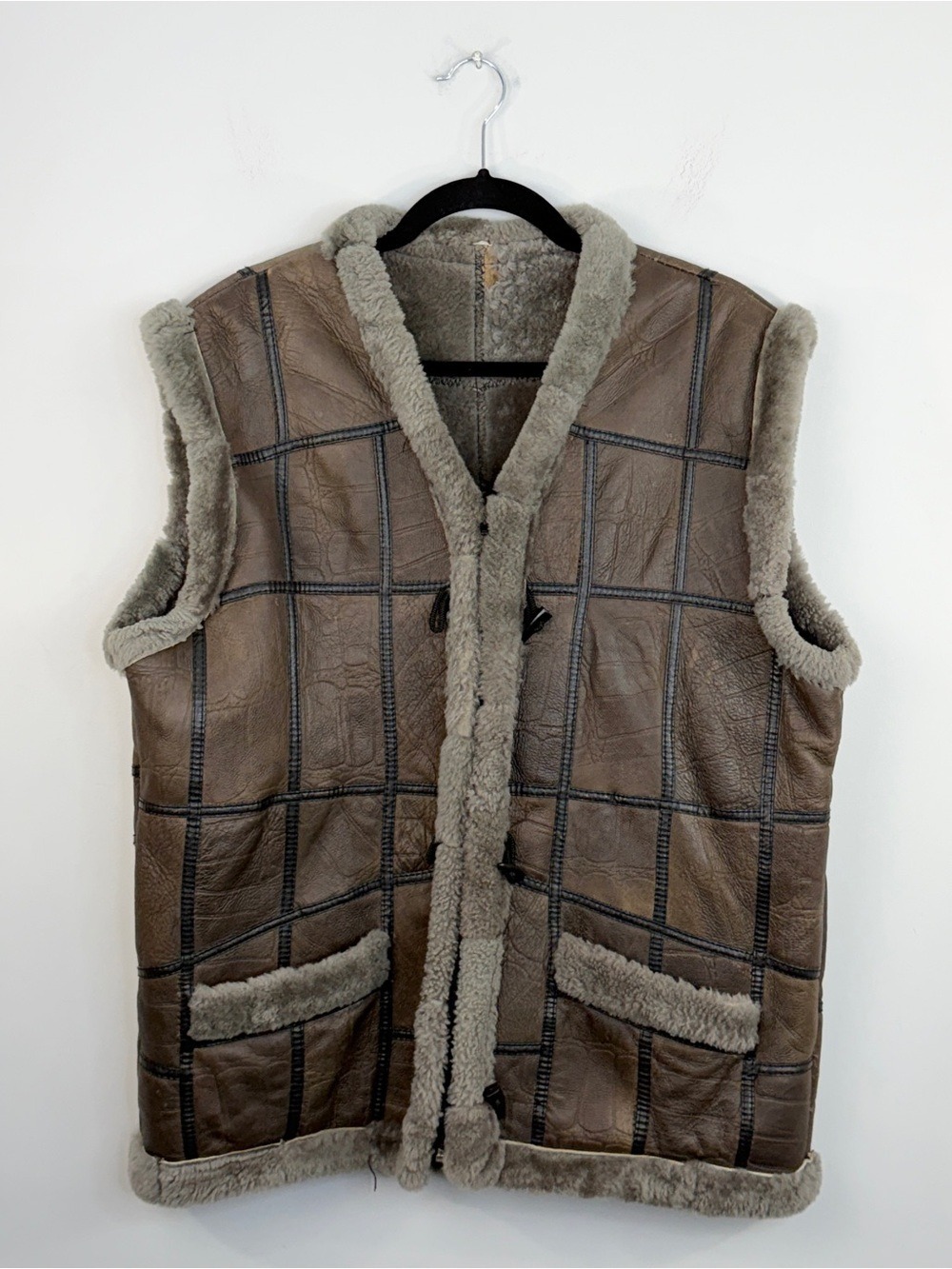 Vintage 70s 80s boxy brown black leather shearling oversized patchwork vest - Picture 3 of 17